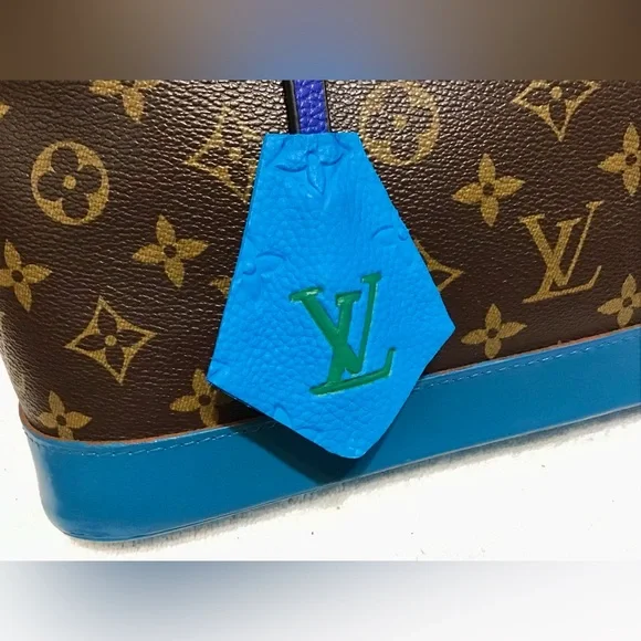 Louis Vuitton Alma - Picture 6 of 16